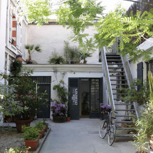 La cour de La Villa des créateur, rue Ganneron Paris 17e
